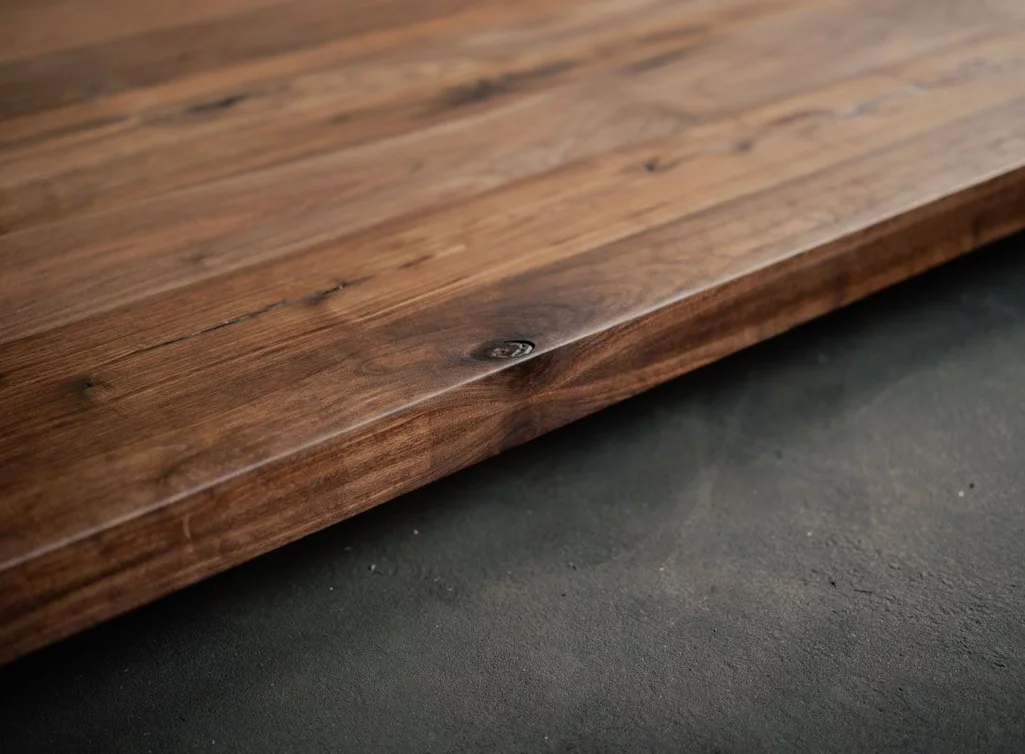 Nussbaum Tischplatte mit Astanteil 285x117x6cm Ausstellungsstück