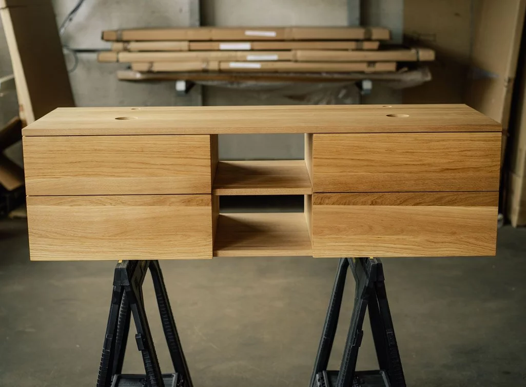 Waschboard aus Eichenholz für die Montage an Wand gefertigt