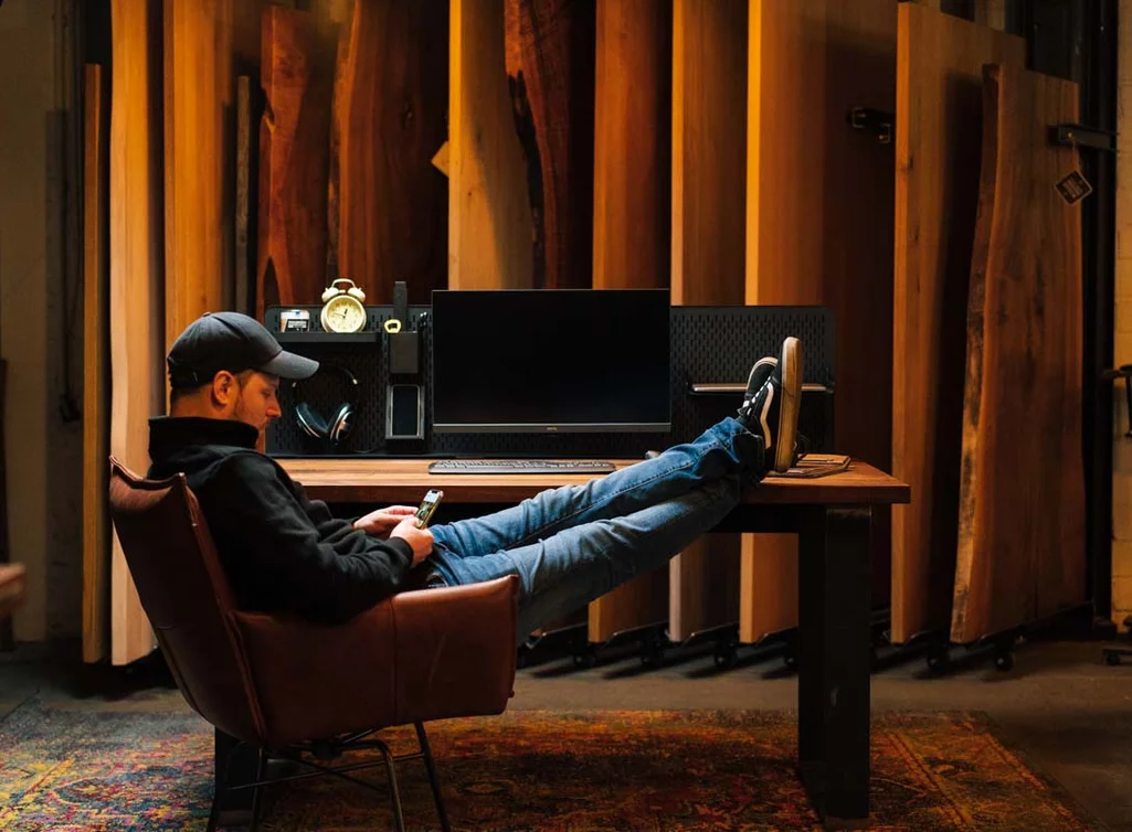 Schreibtisch Rückwand - für ein entspanntes Arbeiten