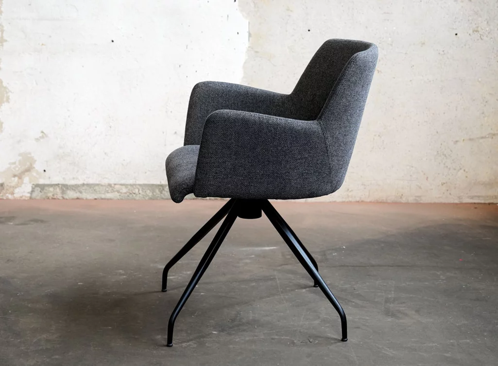 Dreh Essstuhl mit Armlehnen und einem Stoffbezug