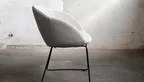 Stoff Stuhl mit einer Sitzschale und einem Kufengestell