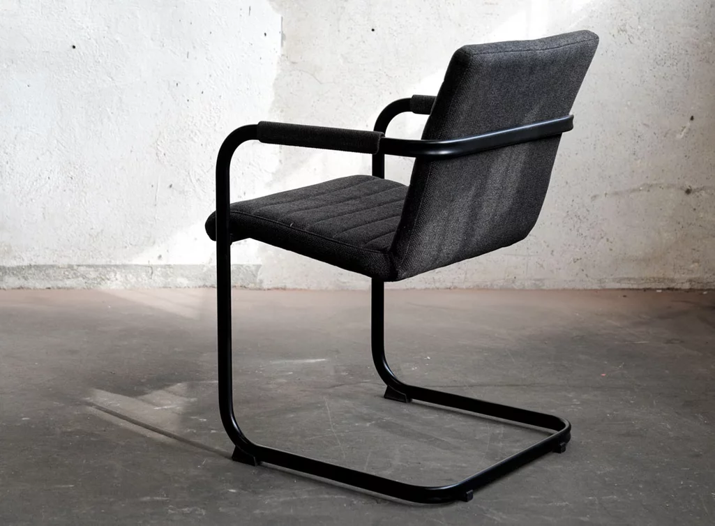 Stoff Stuhl als Freischwinger mit Armlehnen
