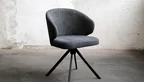 Esszimmer Drehstuhl mit einem Stoffbezug in einem modernen Design gefertigt