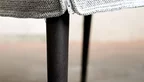 Armlehnstuhl Detailansicht der Holzbeine aus Buche